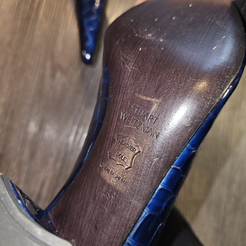 Stuart Weitzman crocodile leather embossed pumps - Picture 5 of 7
